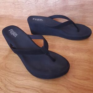Flojos Wedge Sandals Size 7 Black Flip Flops Thong 2.5" Heel Vacation Cruise